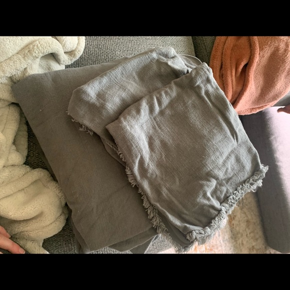 Casaluna used dark grey king linen duvet cover. Some pulls as shown in pics. - Picture 8 of 15
